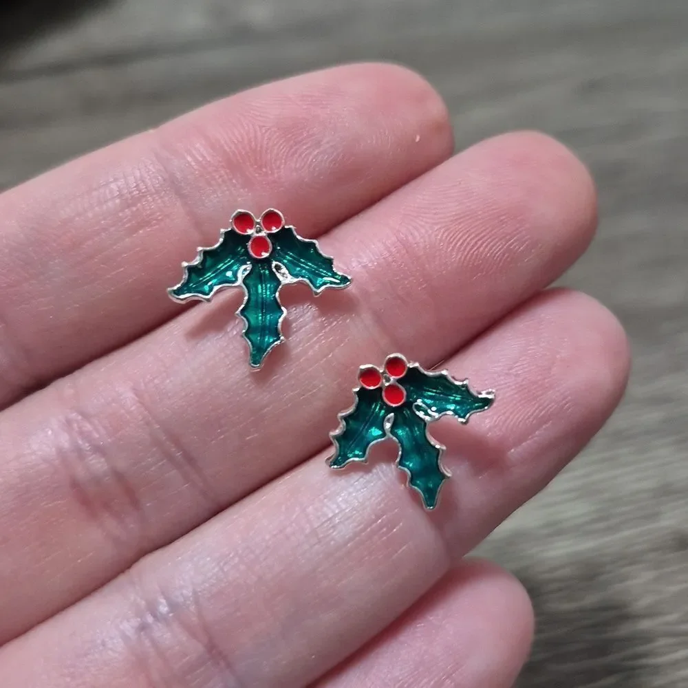 ♡♡♡Holly Berry Christmas | Green and Red Enamel Silver Tone  Stud Earrings